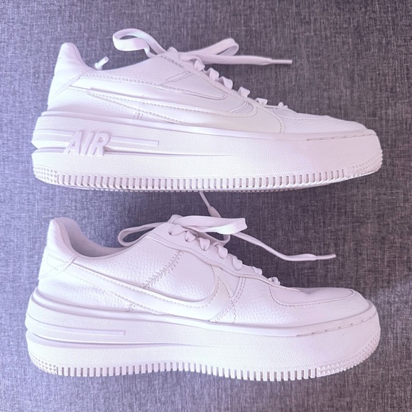 NIKE Air Force 1 PLT.AF.ORM Triple White
Size 7.5
Style DJ9946-100 - Picture 5 of 16